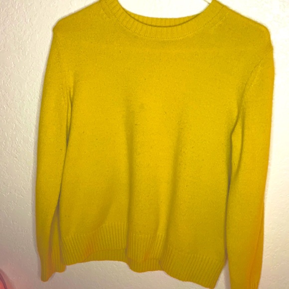 Yellow sweater - Picture 1 of 1